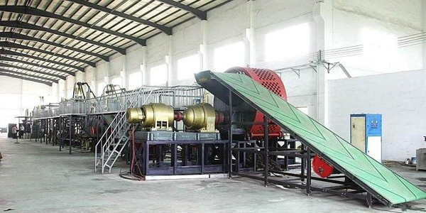 Rubber powder production line crushing rubber running video